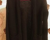 Gražus juodas megztinis