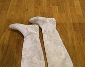 Balti odiniai ilgi batai