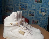 odiniai balti sportinio stiliaus batai