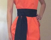 Oranžinė puošni suknelė