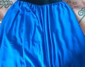 Ilgas mėlynas sijonas