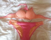 Rožinis bikinis