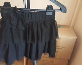 Juodas tiulio sijonas