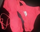 Ryškus naujas rožinis maudymosi kostiumėlis