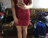 Raudona progine blizganti suknele