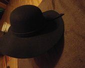 Juoda skrybėlė