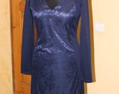 Mėlyna proginė suknelė su iškirpte