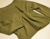 Chaki spalvos megztinukas