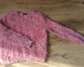 Rožinis pūkuotas megztinis