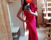Įspūdinga raudona proginė suknelė
