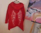 Raudonas džemperis su sparnais