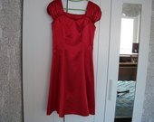 Proginė raudona suknelė