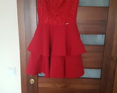 Puošni raudona suknelė