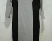 Pilka klasikinė suknelė su juodomis detalėmis