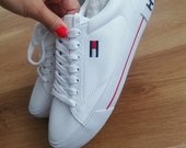 Nauji, originalūs Tommy Hilfiger batukai 41 dydis.