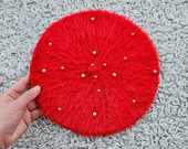 Nauja ryški raudona beretė