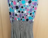 Pilka suknelė su spalvotais burbuliukais