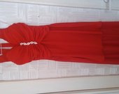 Raudona suknelė su šleifu