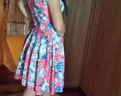 Gėlėta suknelė