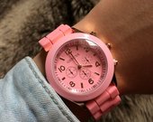 Labai gražus rožinis laikrodukas
