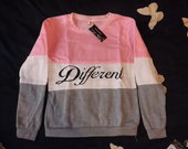 trijų spalvų džemperis
