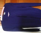 violetinis megztinis su sagomis mot.