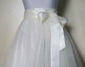Balta tiulio suknelė