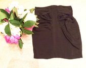  Klasikinis juodas sijonas
