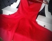Raudona nuostabi suknelė 