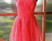 Nuostabi rožinė išleistuviu suknelė