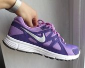 Nike violetiniai kedai