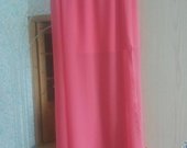 Ryškus rožinis ilgas sijonas su skeltuku