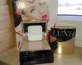 Topas Avon Luxe kompaktinė pudra tobulam makaižui