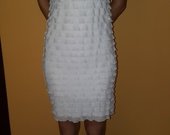 Balta suknelė su garbanėlėmis