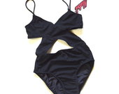 Juodas Motel naujas maudymosi kostiumėlis