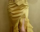 Ispaniško stiliaus gelsva/aukso spalvos suknelė