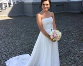 Nuostabi minimalistinė vestuvinė suknelė!