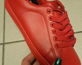 Raudonos spalvos sportiniai batukai
