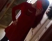 Veliurine raudona suknele