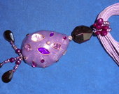 Violetinis kaklo papuošalas