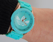 4 spalvų unisex Adidas laikrodžiai