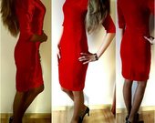 Raudona klasikine suknele