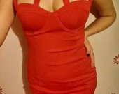 Raudona seksuali suknelė