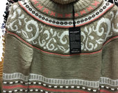 Skandinaviško rašto šiltas megztinis