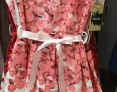 Suknelė su rožiniais žiedlapiais