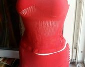 Raudonas kostiumėlis