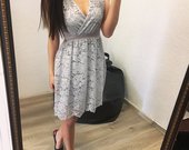 Pilkos spalvytes neriniuota suknele