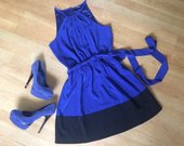 Mėlyna suknelė ir aukštakulniai