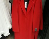 Raudonas rudeninis paltas 