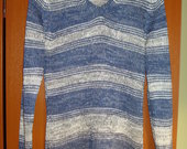 Baltai mėlynas megztinis